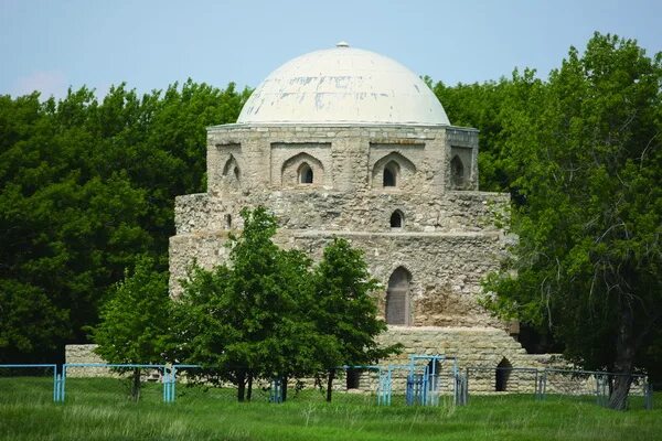 Памятники болгар чёрнай полота. Белая палата в булгаре. Черные болгары. Черные болгары. Черные болгары.