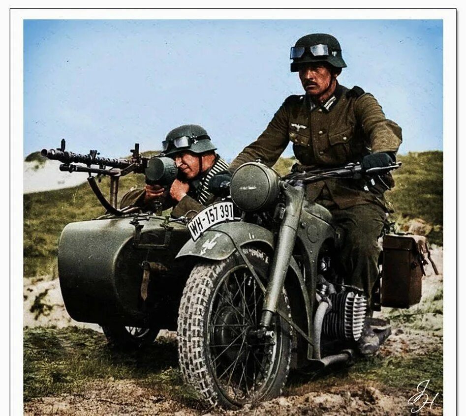 Мотоциклист стрелял. BMW r75. Немецкий мотоцикл БМВ 2 мировой. BMW r75 ww2. BMW r71 с пулеметом.