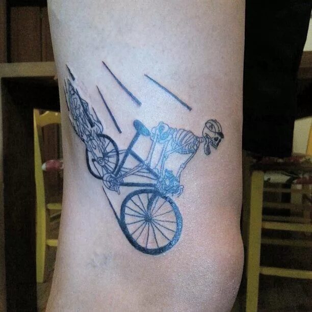 Вело лось. Вело тату. Тату велосипедиста. Татуировка велосипед. Тату с велосипедной тематикой.