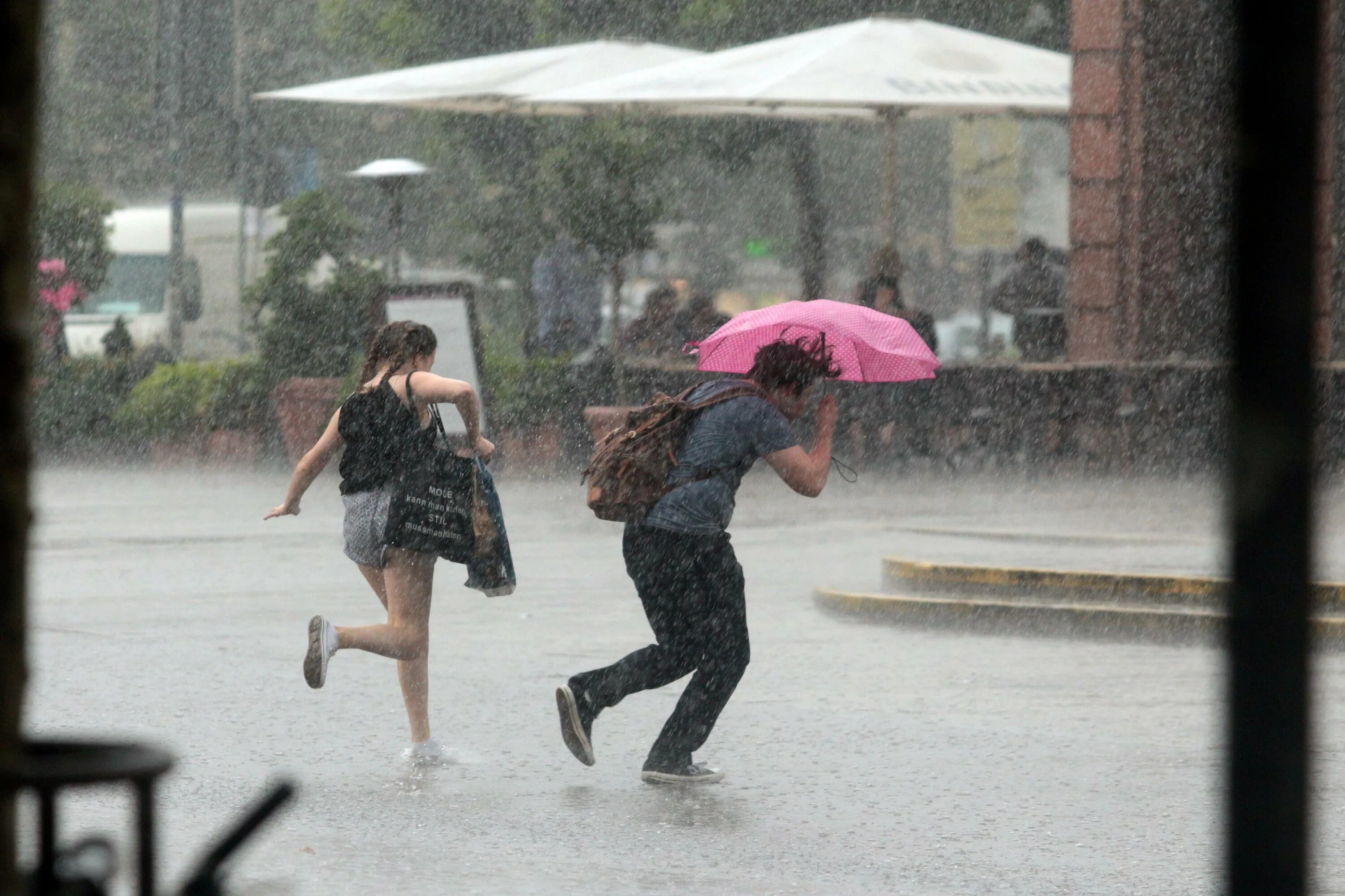Rain it up 2. Did she bring her Umbrella? It Rains again. It it Rain heavily you get wet.