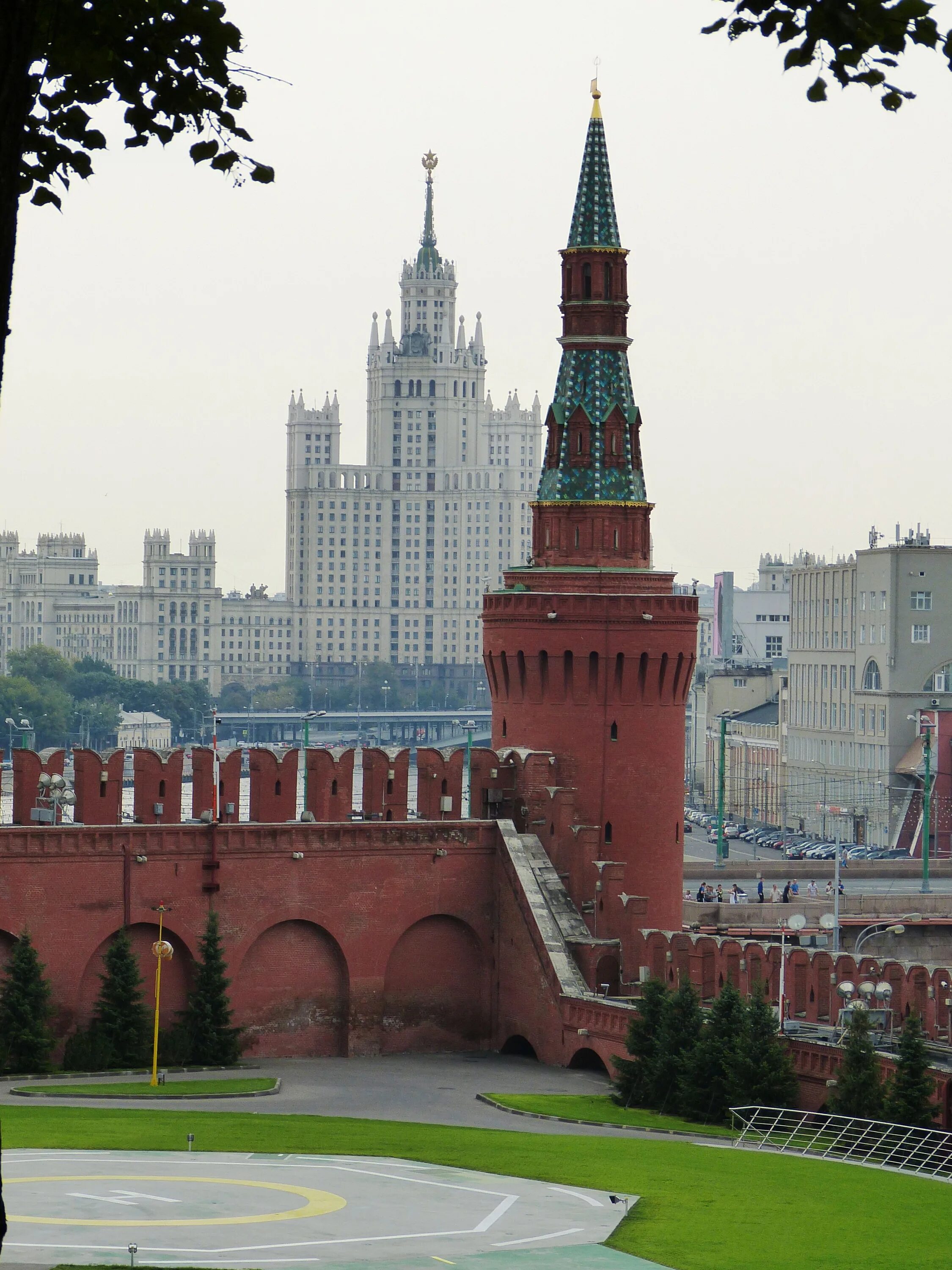 Беклемишевская башня Московского Кремля. Москворецкая башня Московского Кремля. Московский МГУ Московский Кремль. Беклемишевская башня Московского Кремля с высоты.