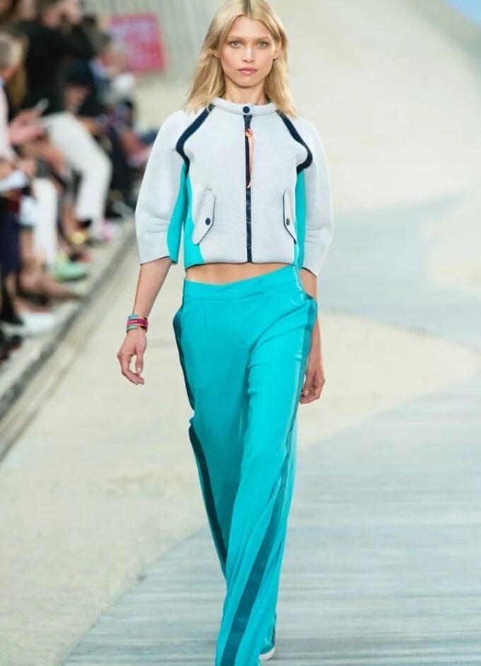 Спорт шик костюмы зима мода 2020-2022. Lacoste подиумная коллекция. Подиумная коллекция томми хилфигер. Тренды спортивной одежды. Fenty x puma показ 2018.