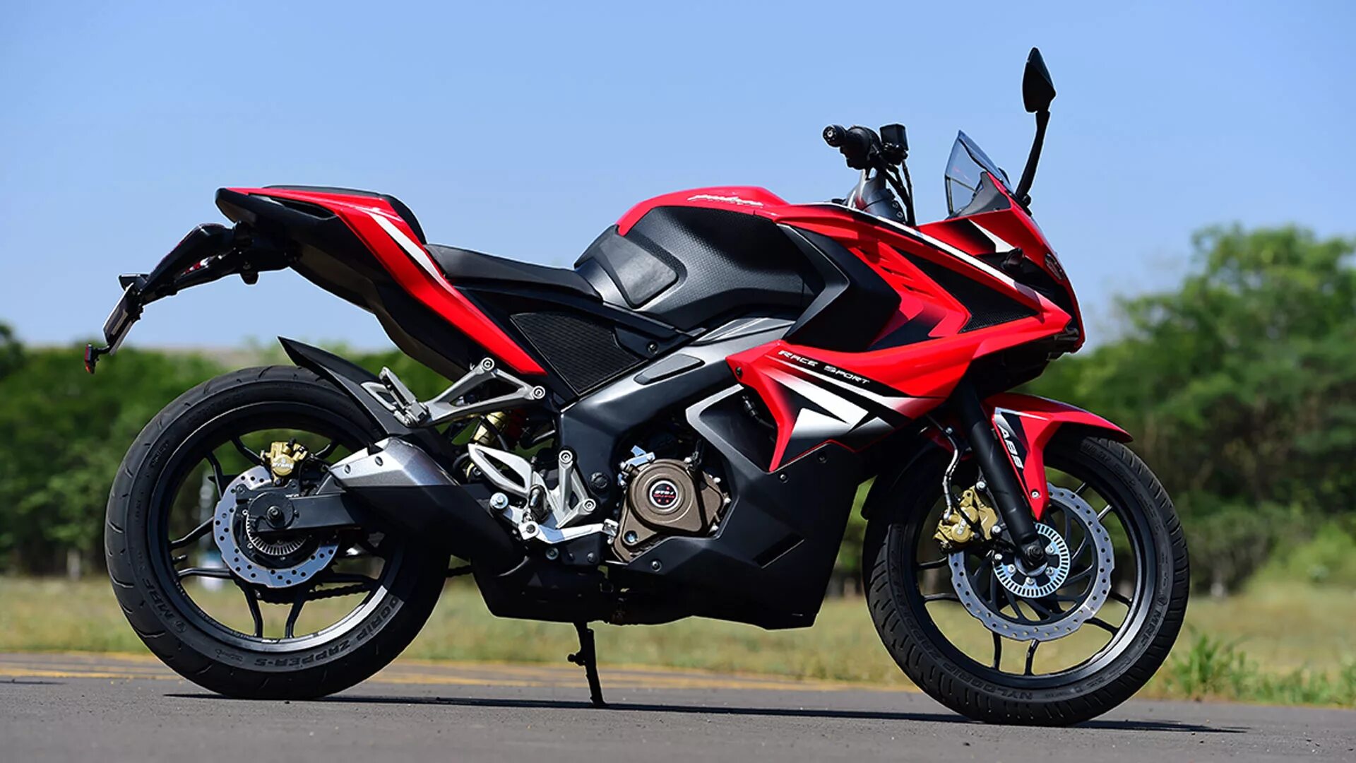 Мотоцикл рс 200. Bajaj rs200. Bajaj rs200. Bajaj pulsar rs 200 красный. Bajaj pulsar rs 200.