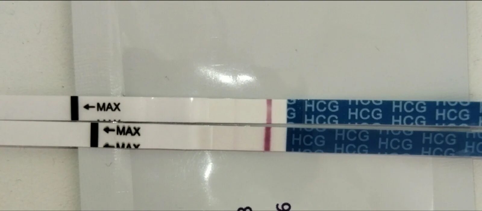 Тест между. 27 дц тест слабоположительный. 11 дпо 26 дц. 4 дпо тест слабоположительный. 29 день цикла тест на беременность слабоположительный.