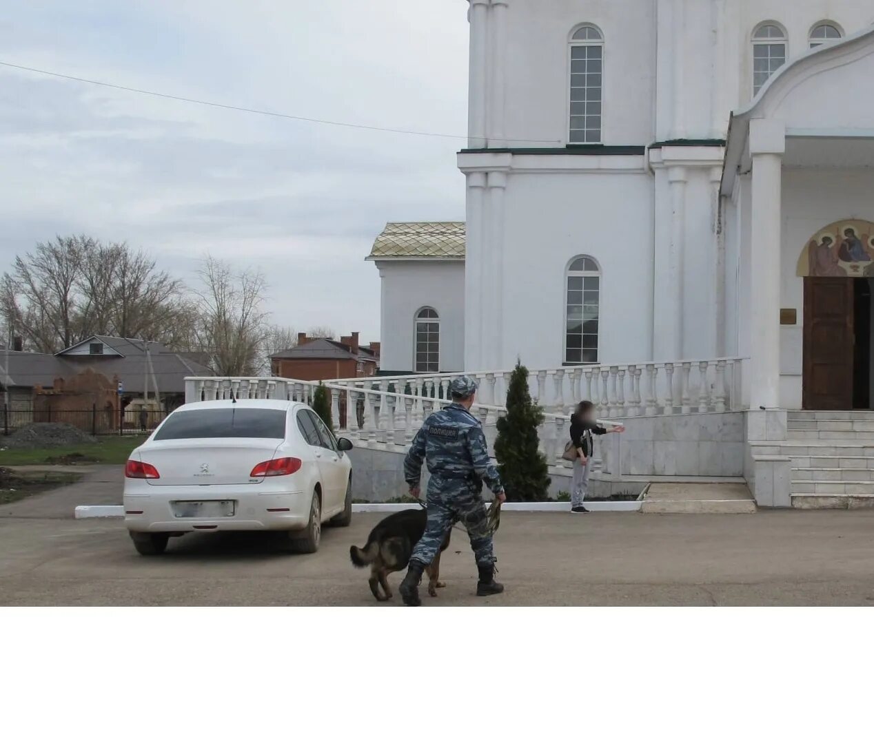 Церковь Бугуруслан. Храм Святой Троицы города Бугуруслана. Церковь МВД. Храм Святой Троицы Бугуруслан фото.