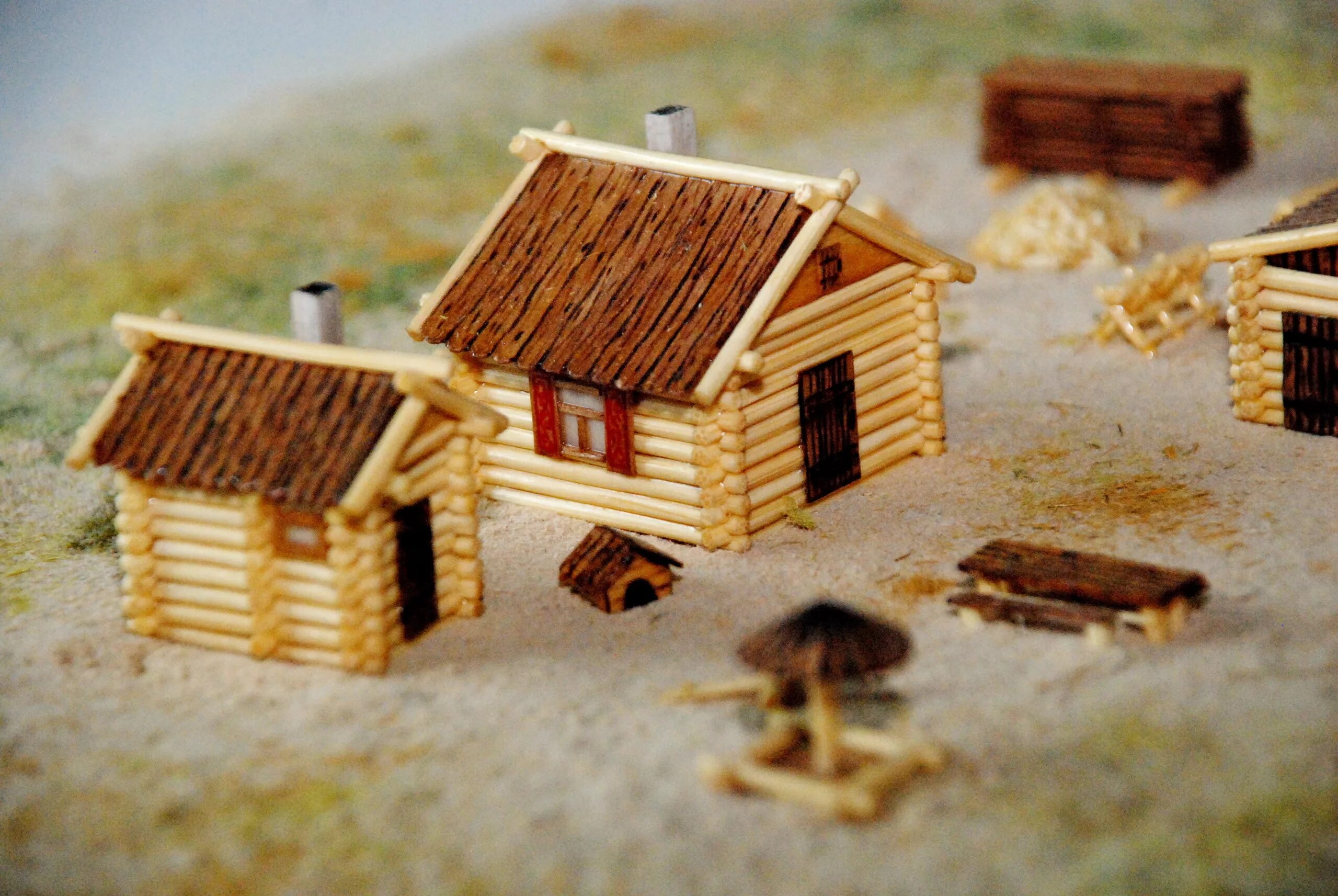 миниатюра в деревне. миниатюрный деревенский домик. миниатюрный домик в деревне. макет русской деревни. музей нхп федоскино.