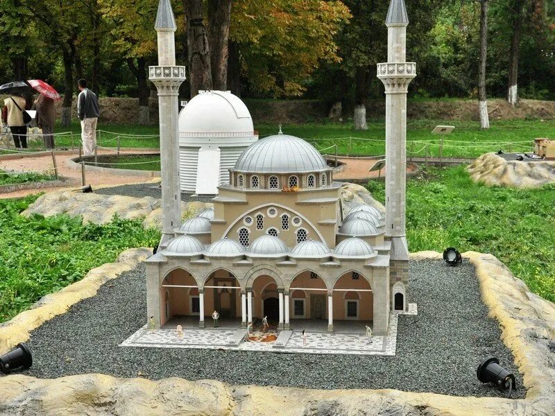 Музей миниатюр в бахчисарае. Татарские горы бахчисарай. Пальмы в бахчисарае. Бахчисарай панорама. Вилла в бахчисарае.