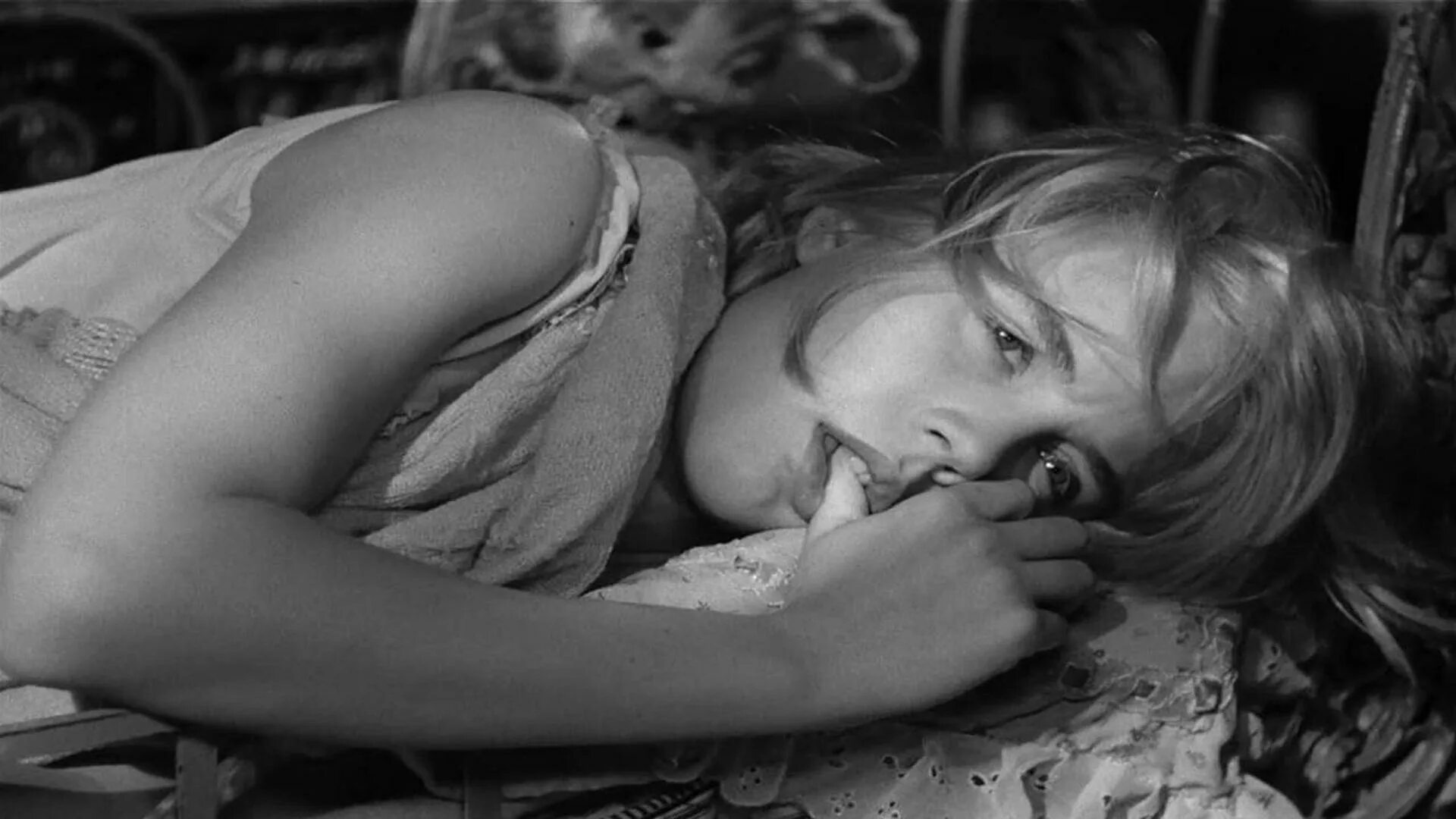 Салли манн. Запрещенные девицы. Джемма уорд. Пруд для детей. Девушки запретное.