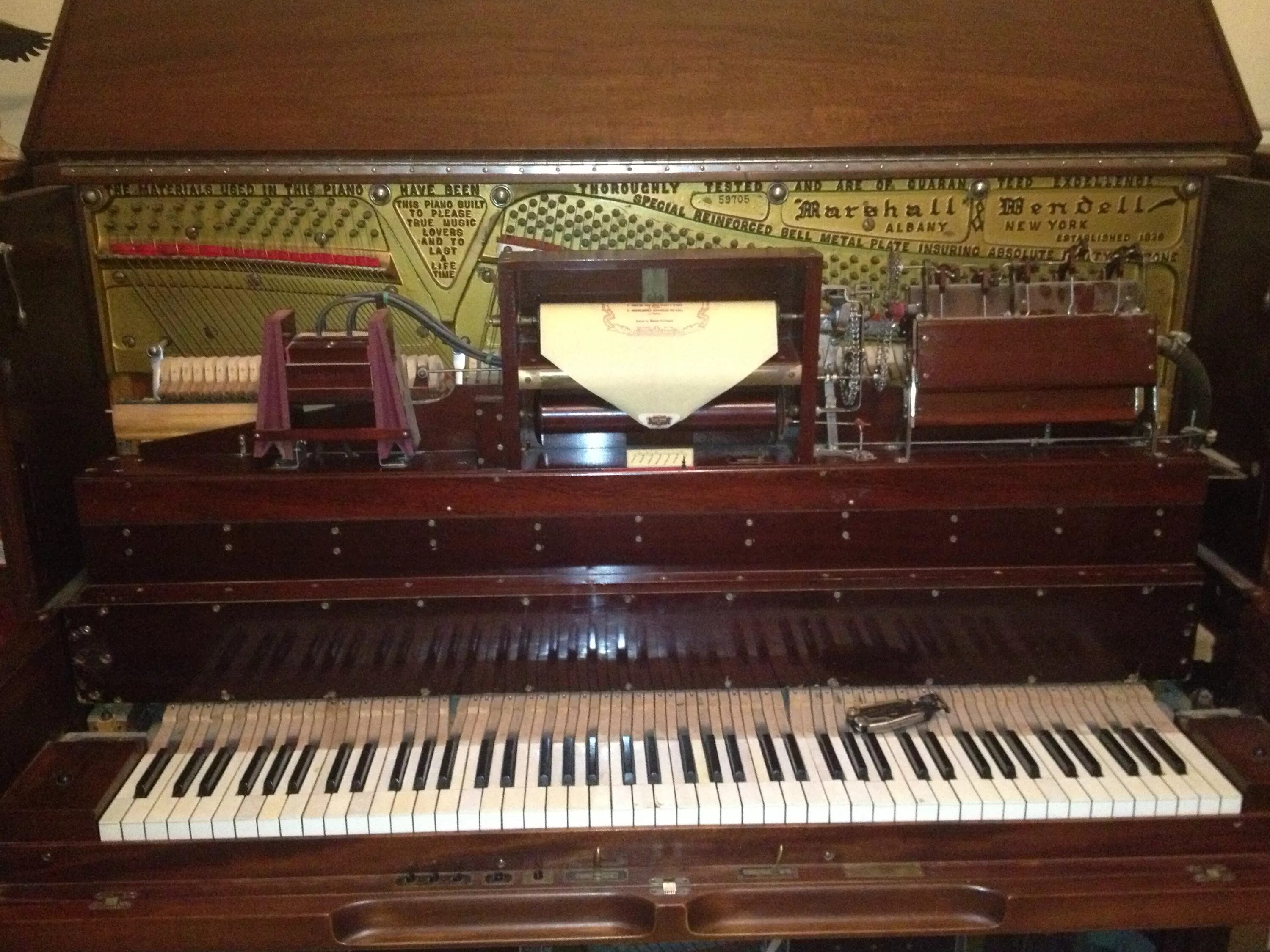 Auto piano roblox script. Script piano. Старая механика на фортепиано. Пианино модерн старинная. Марки пианино.