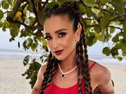 Мен теннисшімен желіде жыныстық қатынасқа түстім.