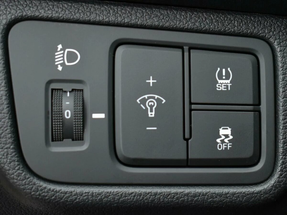 Кнопки мазда сх5. 2020 год год. Кнопка 2022. Кнопка полного привода мазда cx5. 2022-2023 картинка.