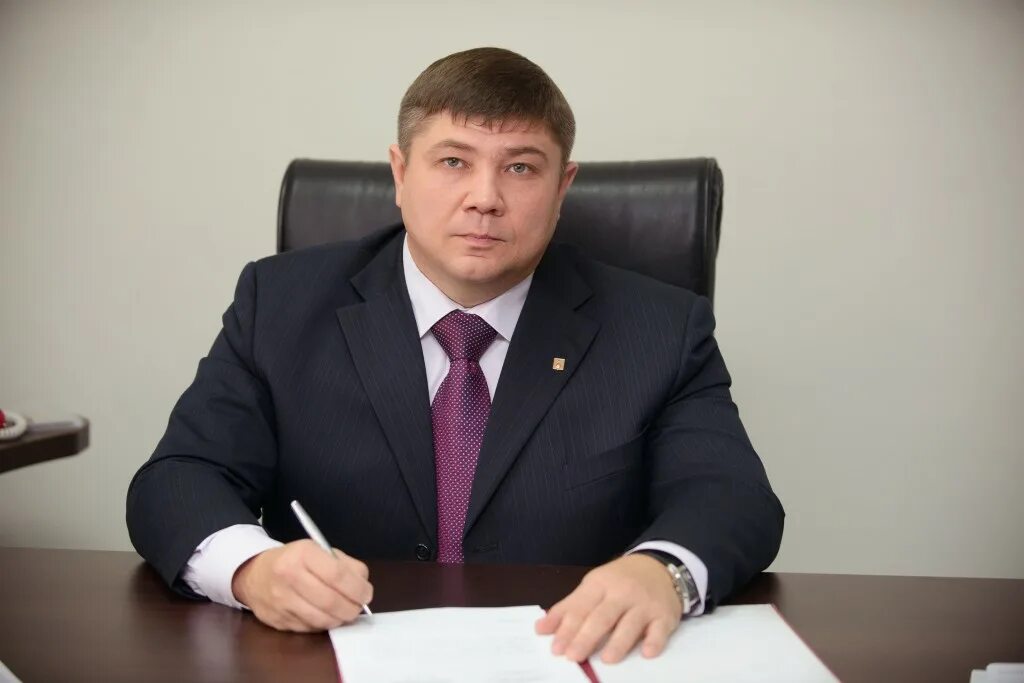 Памятник чапаеву в чапаевске. Роспотребнадзор чапаевск. Ващенко чапаевск. Девушки чапаевска встречи. Парк чапаева чапаевск.