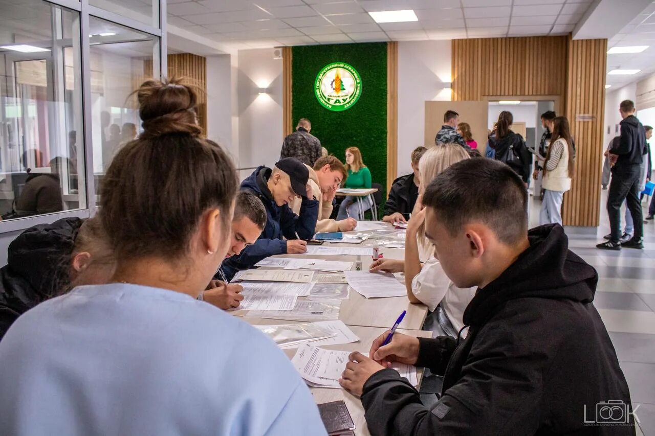 Заселение в марте. День заселения. День заселения. Внимание заселение в общежитие. Студенты заселяются в общежитие.