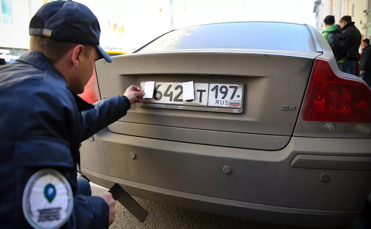 Закрытие номерного знака. Скрытие номера автомобиля. Закрывание номеров на авто. Закрыть номер автомобиля. Машина без номеров что делать