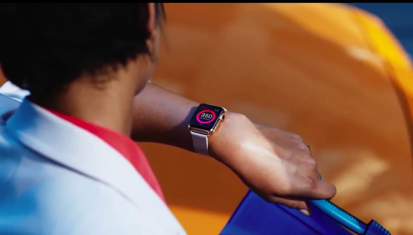 Apple watch Ultra. Умные часы на руке. Смарт часы мужские на руке. Смарт часы реклама. Watch watches как правильно часы