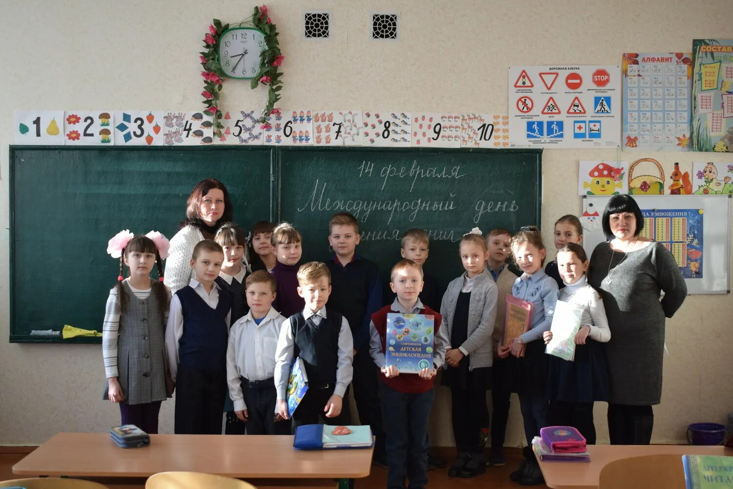 Многопрофильный техникум киров на уральской. Кировская многопрофильная гимназия луганская область фото и видео. Кировская многопрофильная. Томпонская многопрофильная гимназия имени штырова 2021. Кировский многопрофильный техникум киров.
