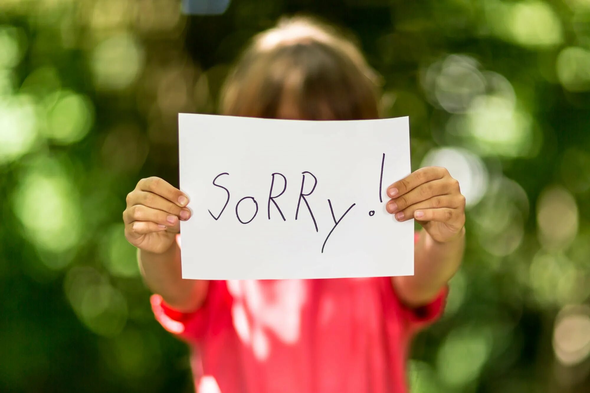 How to say sorry. Sorry фото. человек извиняется картинка. saying sorry. извинение люди картинки.