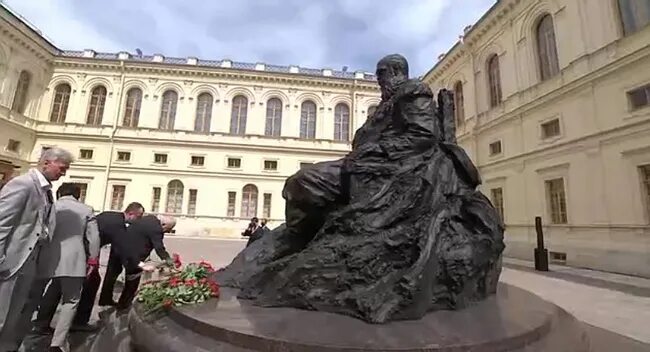 Гатчина памятник александру. Памятник Александру 3 в Гатчине. Открытие памятника Александру 3 в Гатчине. Новый памятник Александру 3 в Гатчине.