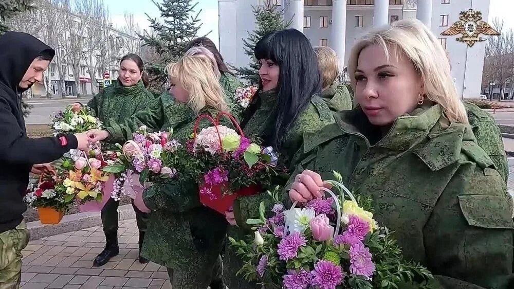 Женщины военнослужащие. Женщины военные на донбассе. Восстановление донбасса вахта. Восстановление донбасса вакансии. Вакансии донбасс женщинам.