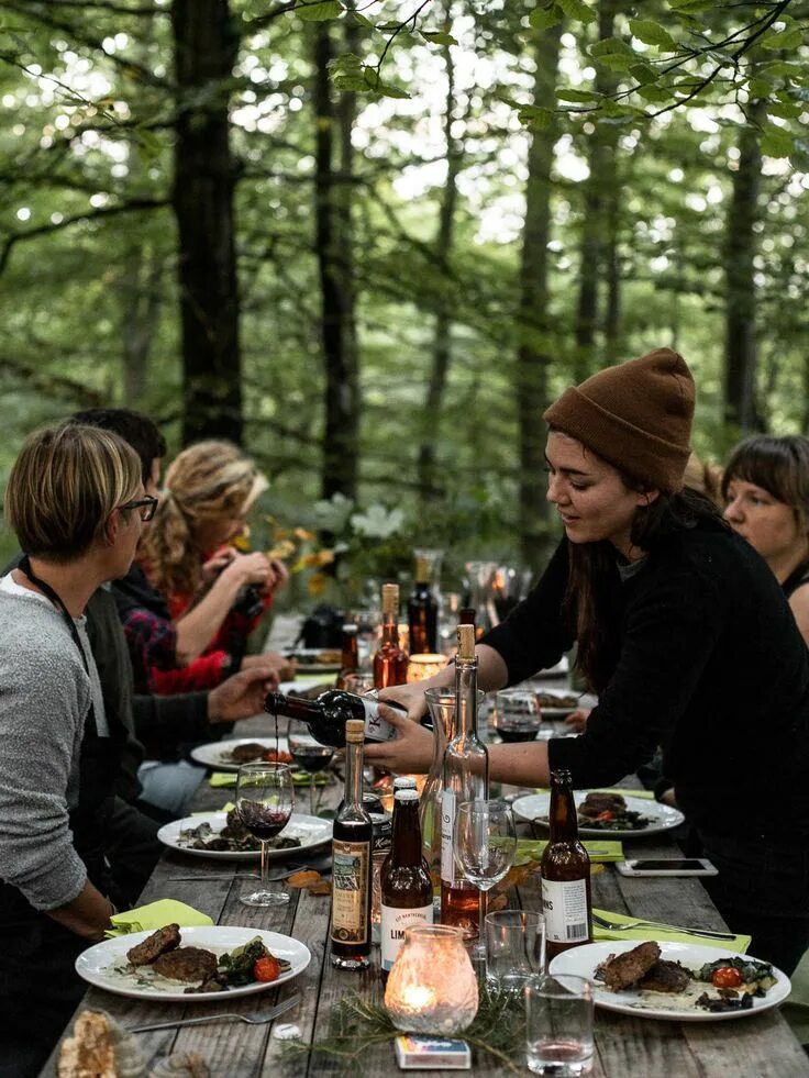 Трапеза на открытом воздухе. Have lunch outdoors картинки. Go lunch outdoors. Sweden visit dinner. Go lunch outdoors.