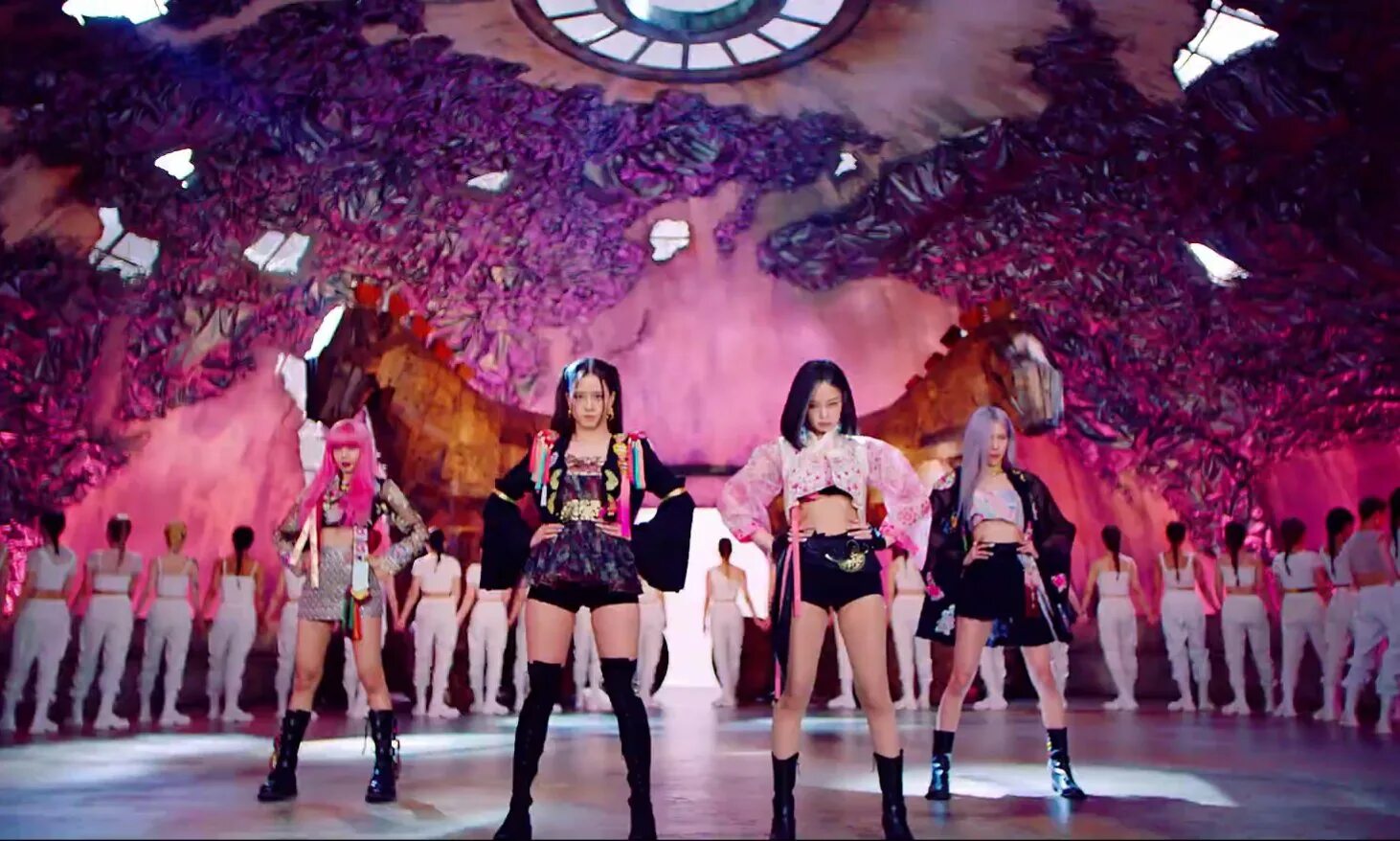 Блэк пинк ю лайк зет. Ханбок blackpink. .blackpink 20.08.2025. группа blackpink 2025 розе. блэк пинк в ханбоках.