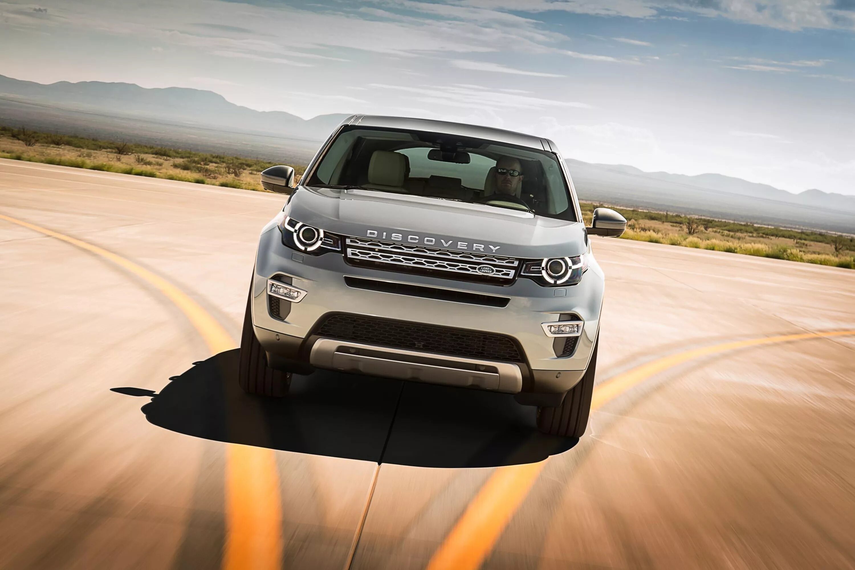 Новинки 2015 качество. Land Rover Discovery Sport 2015. Ленд Ровер Дискавери 2015. Ленд Ровер Дискавери спорт 2015. Ленд Ровер спорт 2015.