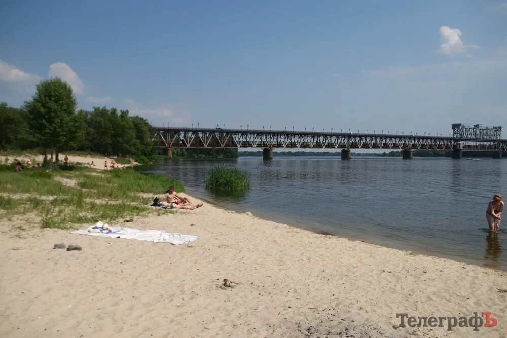 Крюковский мост кременчуг. Кременчуг набережная. Кременчуг мост через днепр. Река днепр кременчуг. Кременчуг днепр.