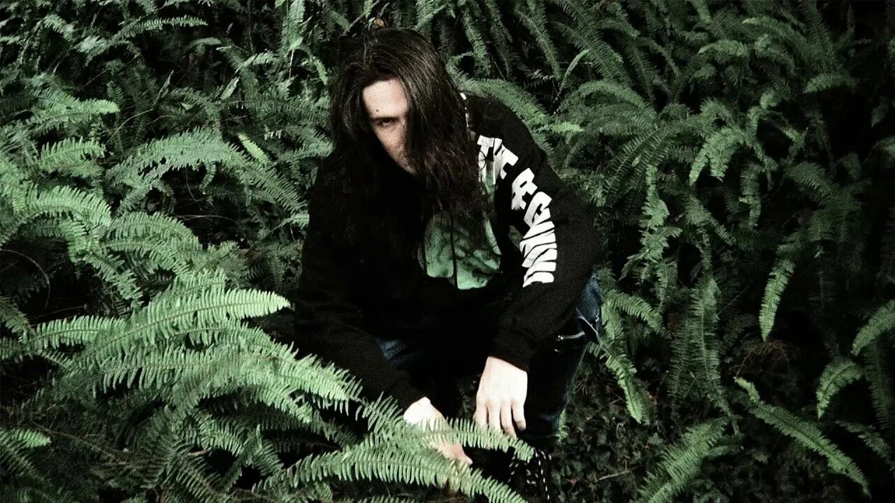Cold bones yeah. Элмо кеннеди bones. bones (музыкант). bones 2025 исполнитель. боунс рэпер.