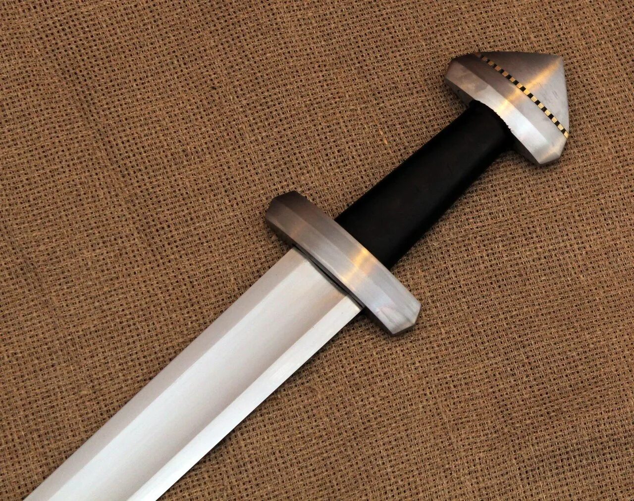 людота коваль меч. меч викинга каролинг. лучший русский меч. княжеский меч в древней руси. меч славянский каролинг.