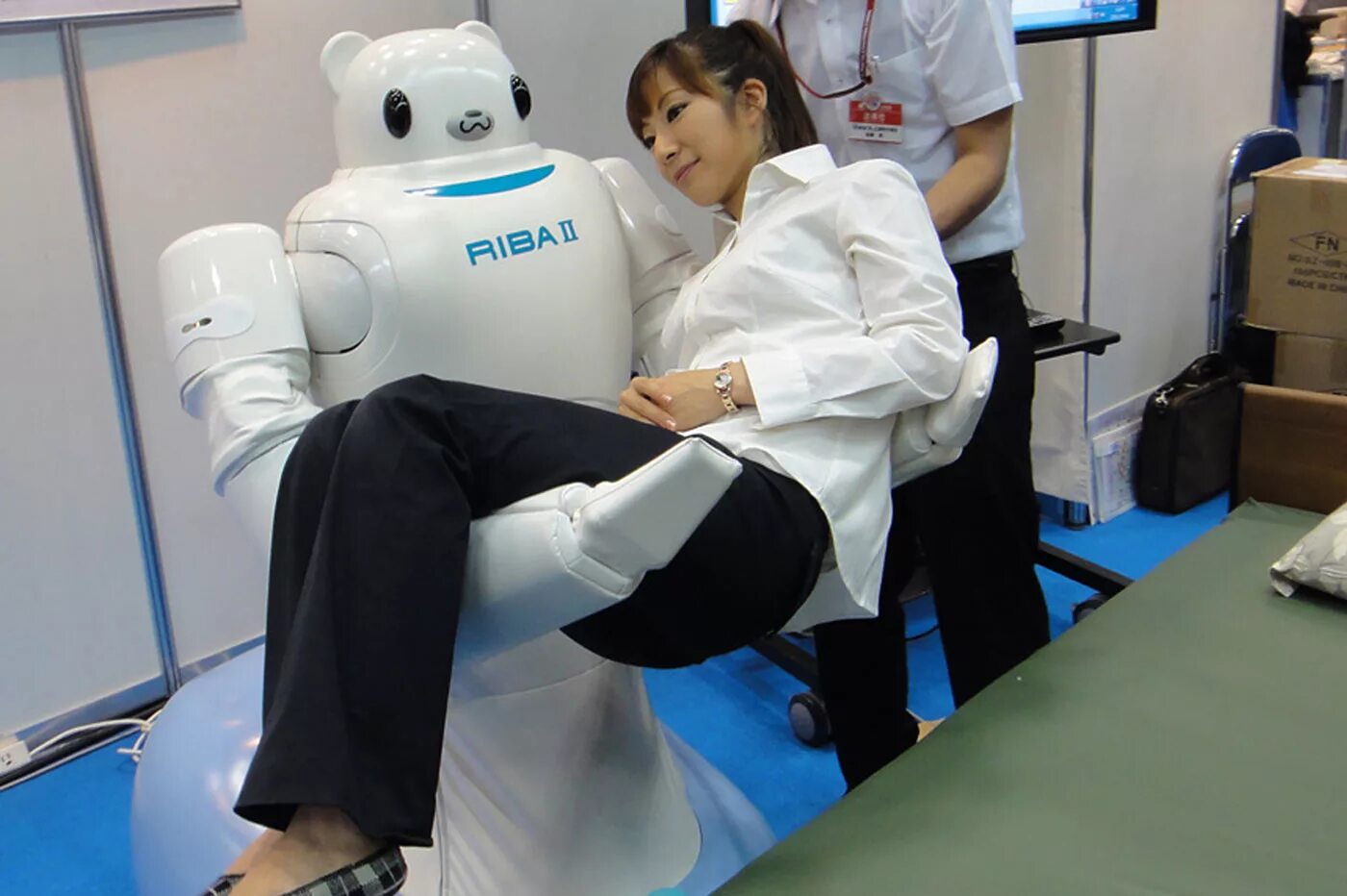 Роботы в медицине. Робот медицинский помощник. Роботы ассистенты в медицине. Робот в больнице.