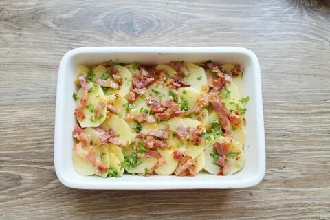 Картошка в сливках с беконом в духовке