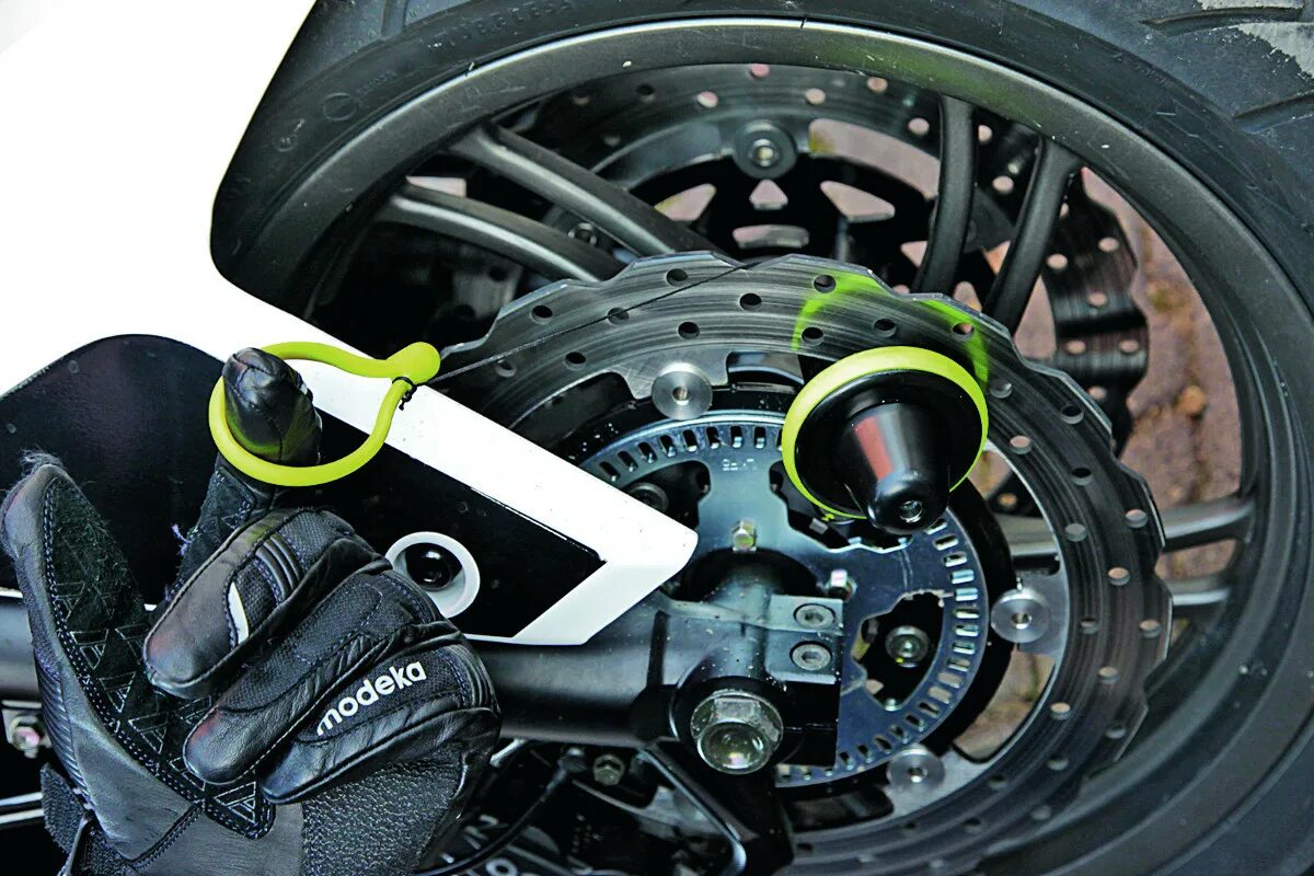 Замок на тормозной диск 68 black full. Замок на тормозной диск. Противоугонка на тормозной диск мотоцикл. Замок на тормозной диск. Замок на тормозной диск мотоцикла.