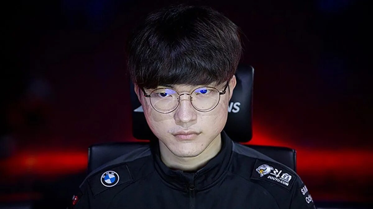 Faker js. Фейкер лига легенд. faker t1. ли «faker» сан хек. faker лол.