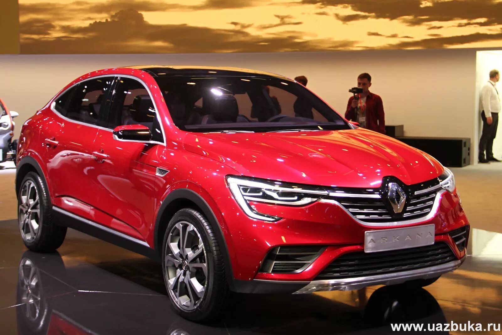 Renault new. Рено Кадьяр паркетник. Рено кроссовер 2018. Рено паркетник новый. Рено паркетник 21.