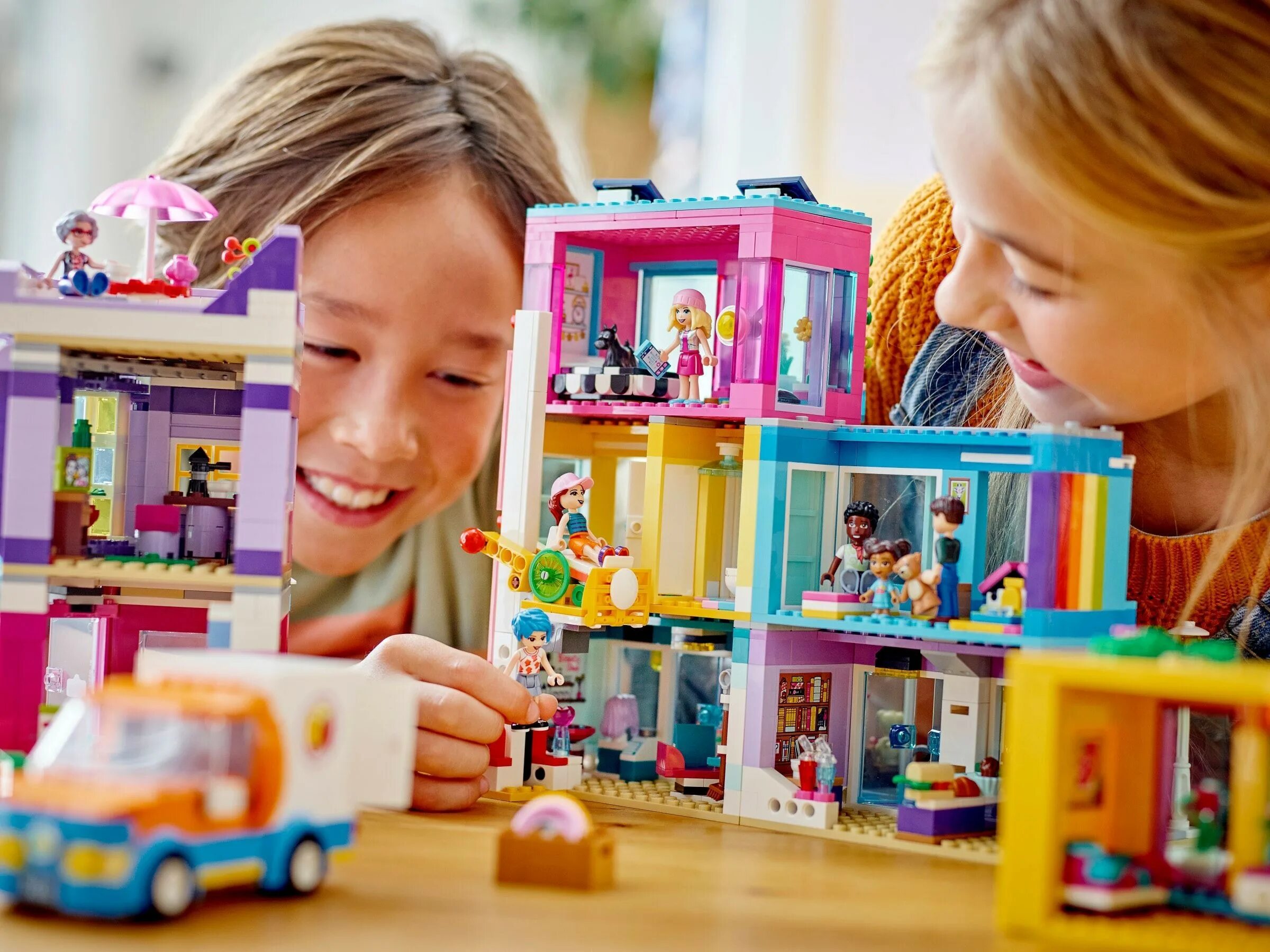 11 дом друзья. Lego friends большой дом на главной улице 41704. конструктор lego friends 41704 большой дом на главной улице. конструктор lego lego friends 41704 большой дом на главной улице. лего френдс большой дом на главной улице.