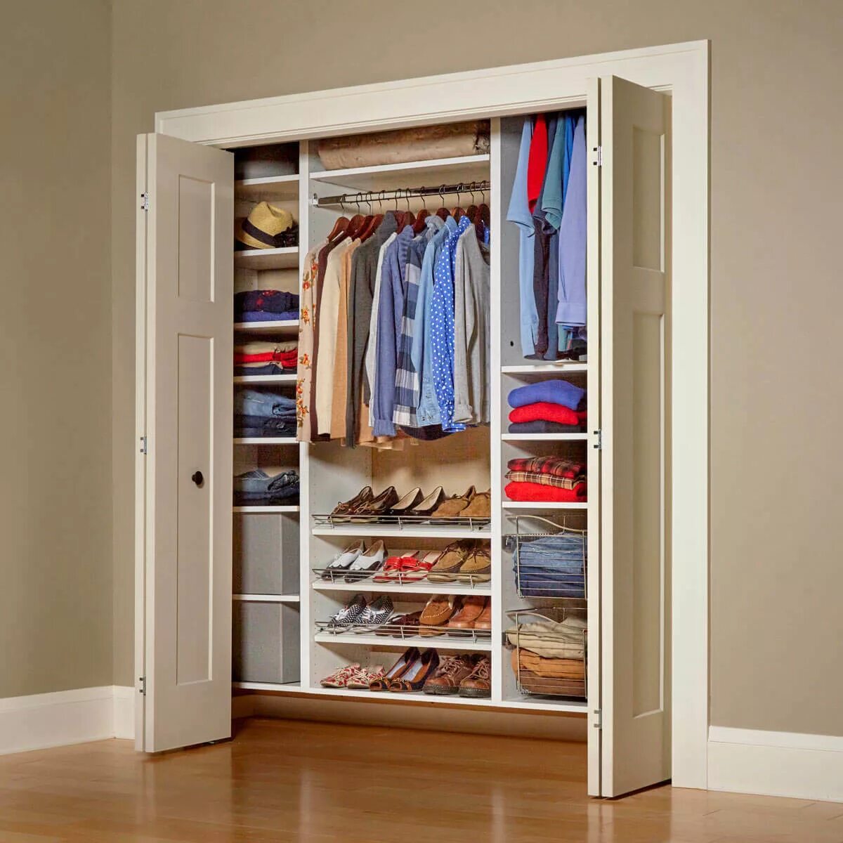 Шкафы какое удобно. Удобный шкаф для одежды. Шкафчик для вещей. Хранение вещей в шкафу. Встраиваемый шкаф для вещей.