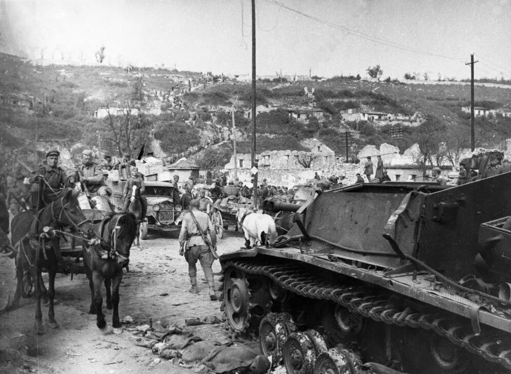 Освобожденный севастополь май 1944. Разрушенный севастополь май 1944. Освобождение севастополя 1944. Вов май 1944. Вов май 1944.