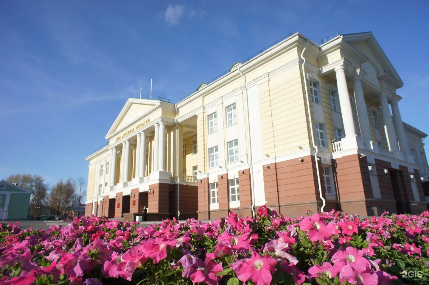 дом дружбытнародо в ижевск. дом дружбы народов ижевск загс. дом дружбы народов удмуртия. дом дружбы ижевск. дом дружбы народов ижевск ижевск.