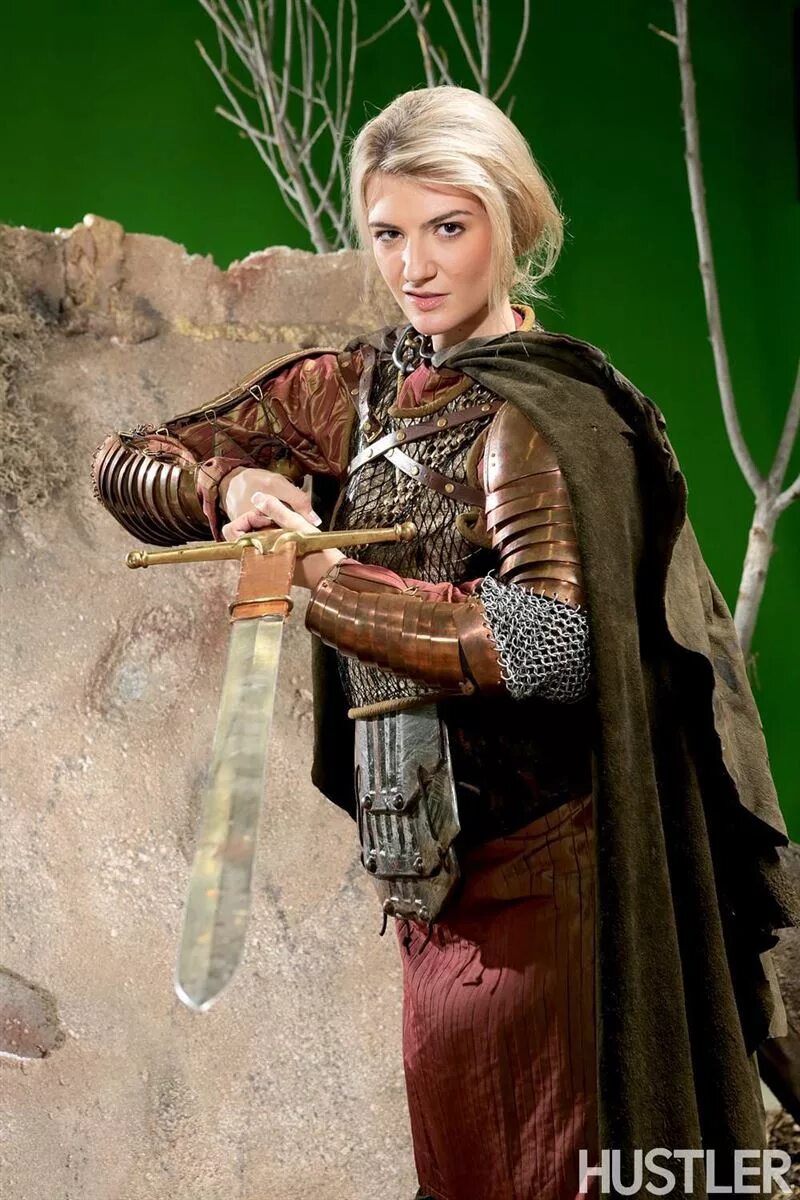 Игра престолов ххх пародия. Мирцелла ланнистер смерть. Дейенерис таргариен и миссандея. Игра престолов сериал 2011–2019. Spencer scott игра престолов.