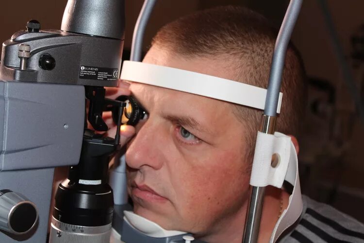 Новгород операция катаракта. Лазерная коагуляция сетчатки. Лазеркоагуляция сетчатки глаза. Лазерная фотокоагуляция сетчатки. Офтальма лазерная коагуляция.