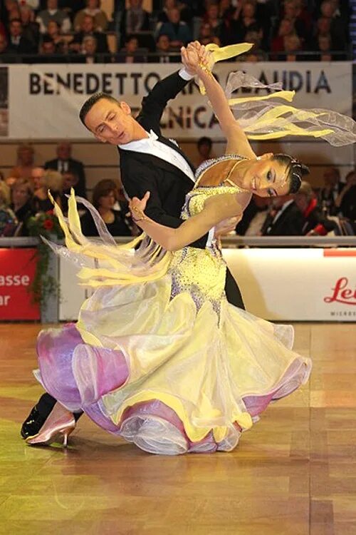 Бальные танцы фокстрот. Квикстеп бальные танцы. Слоуфокс бальные танцы. Квикстеп бальные танцы. Разновидность быстрого фокстрота 8.