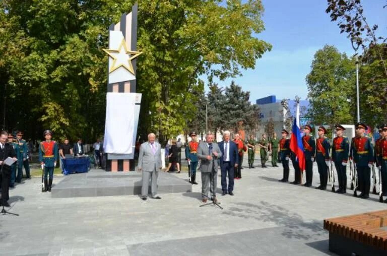 Прогноз матвеев курган. Матвеев Курган центр. Матвеев Курган площадь поселка. Матвеево Курган Ростовская область. Матвеев Курган фонтан.