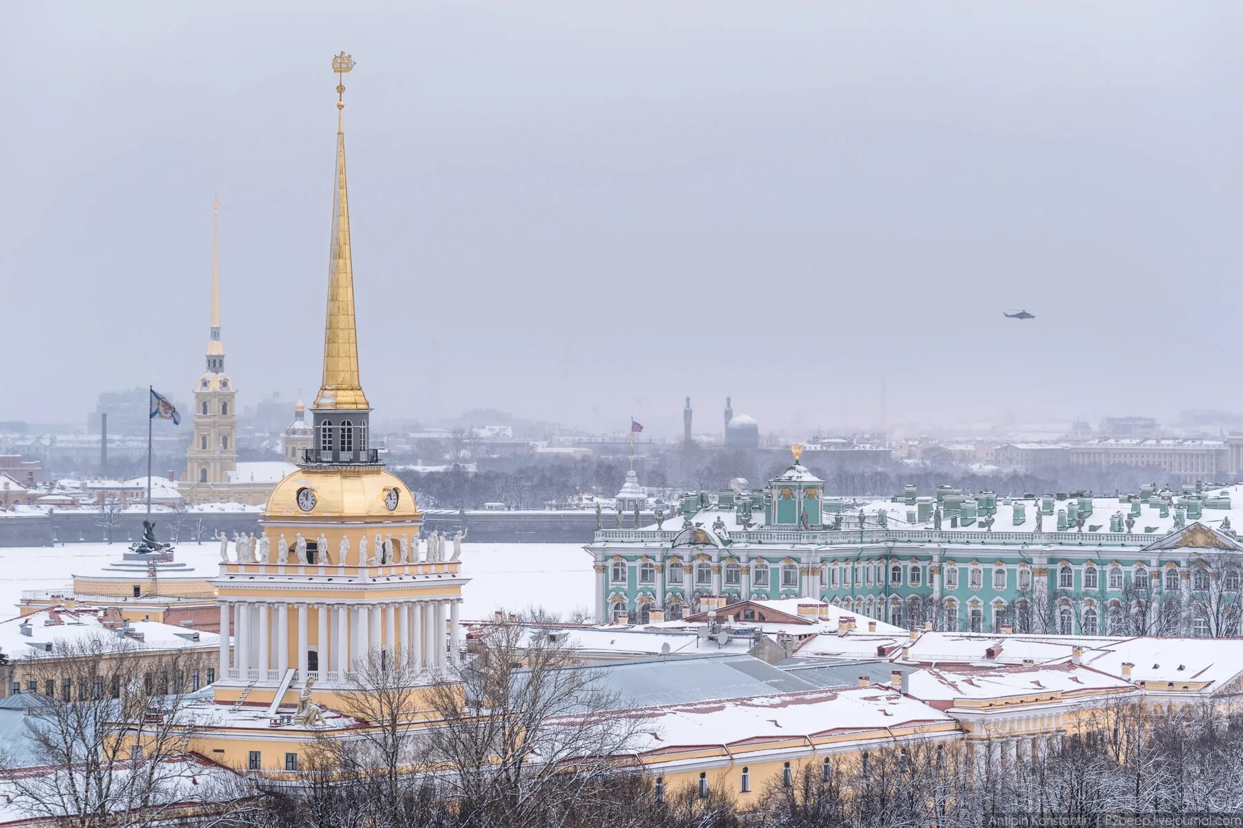 Спб в декабре. Санкт-Петербург зима. Санкт-Петербург зимой. Виды зимнего Петербурга. Башня Санкт Петербурга зимой.