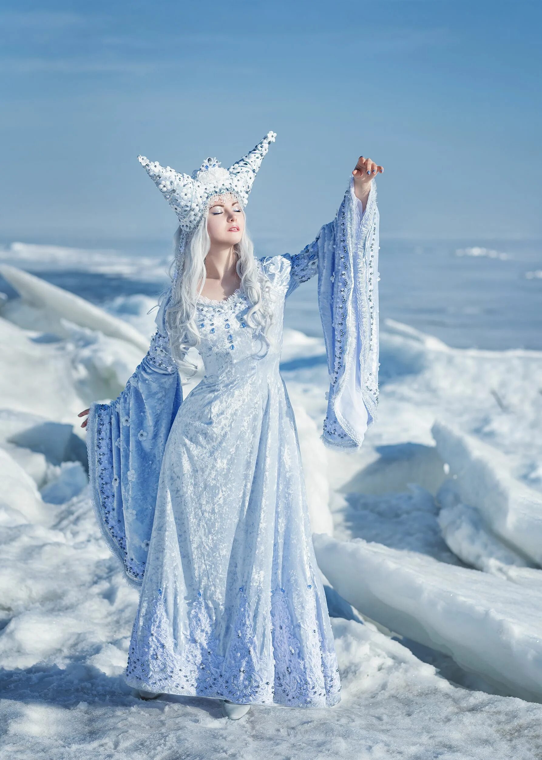 Снежная королева 2002. Кай снежная королева. Снежная королева 2118. Снежная королева герда дракон. Рост снежной королевы.