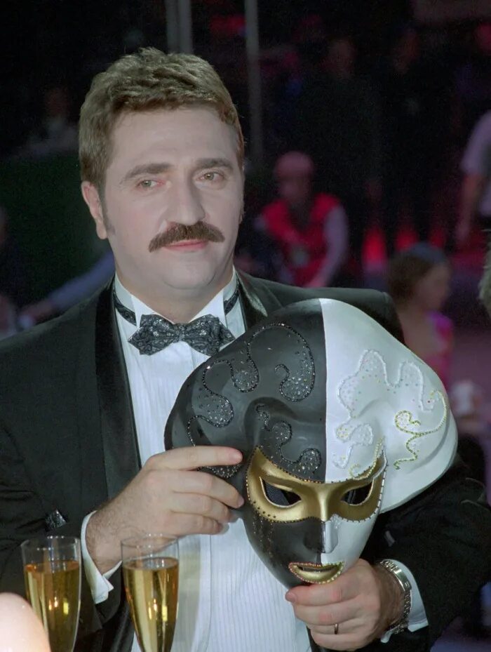 маска 90 годов. валерий комиссаров маска. каламбур сериал. маска 90 годов. маска 90 годов.