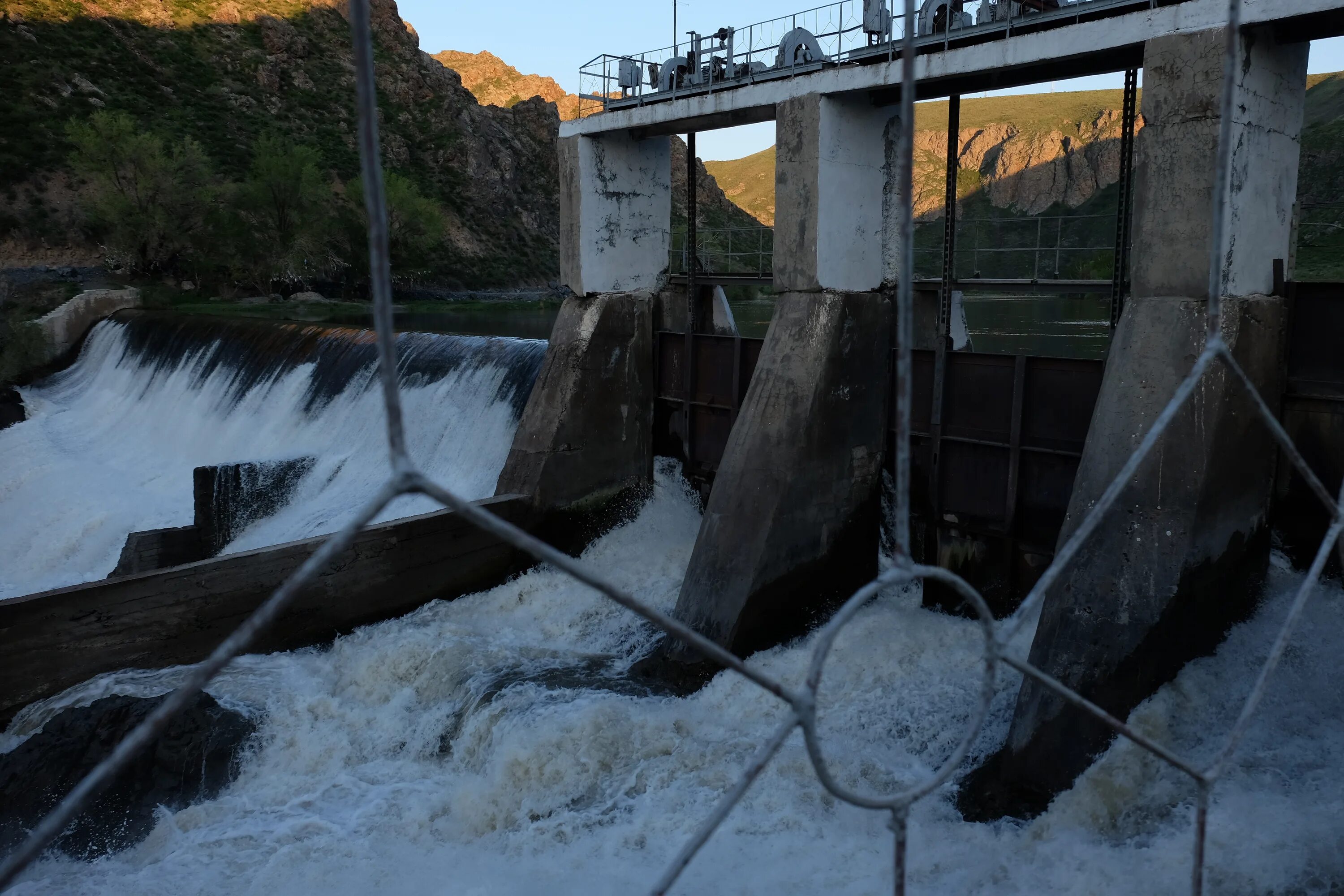 гэс-10 каскада вуоксинских гэс. саяно-шушенская гэс им. непорожнего. микро гэс плотинные. частные гэс.