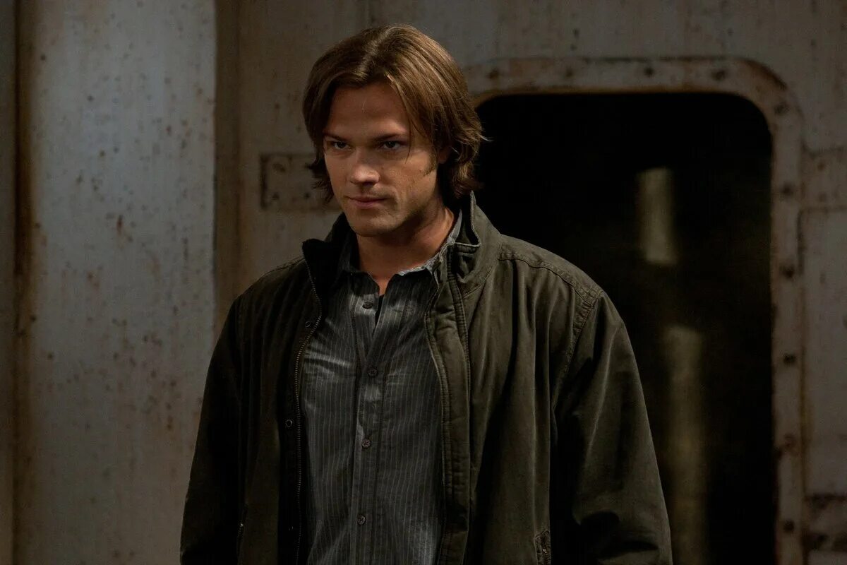 Джаред падалеки. Сыграл винчестера. Сэм винчестер сверхъестественное 15 сезон. Сыграл винчестера. Тату дина и сэма винчестеров.