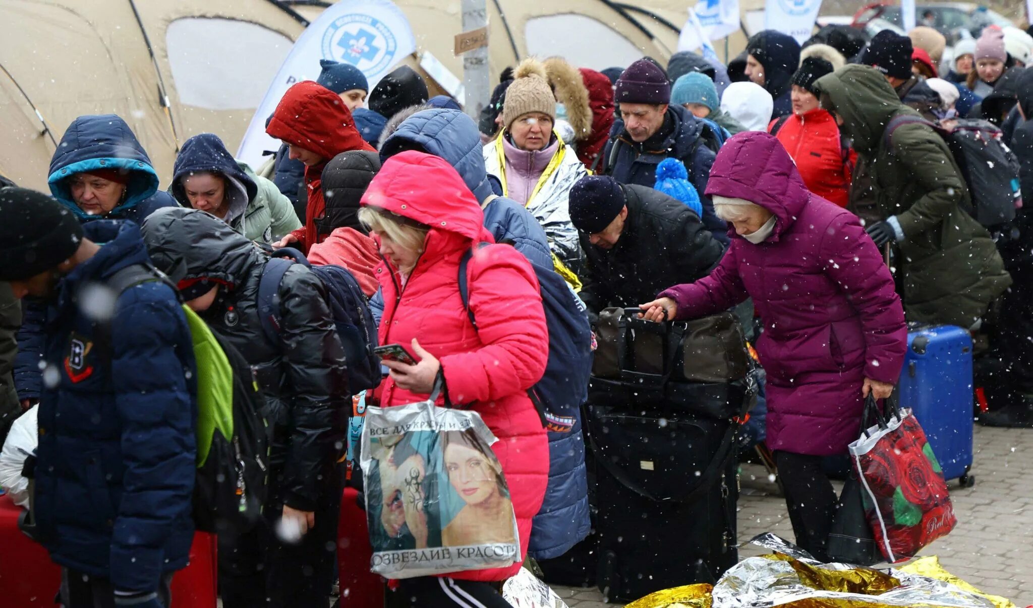 Украинцы убежали. Беженцы с Украины. Беженцы из Украины в Польше. Беженцы с Украины в Швецию. Украинские беженцы в Финляндии.