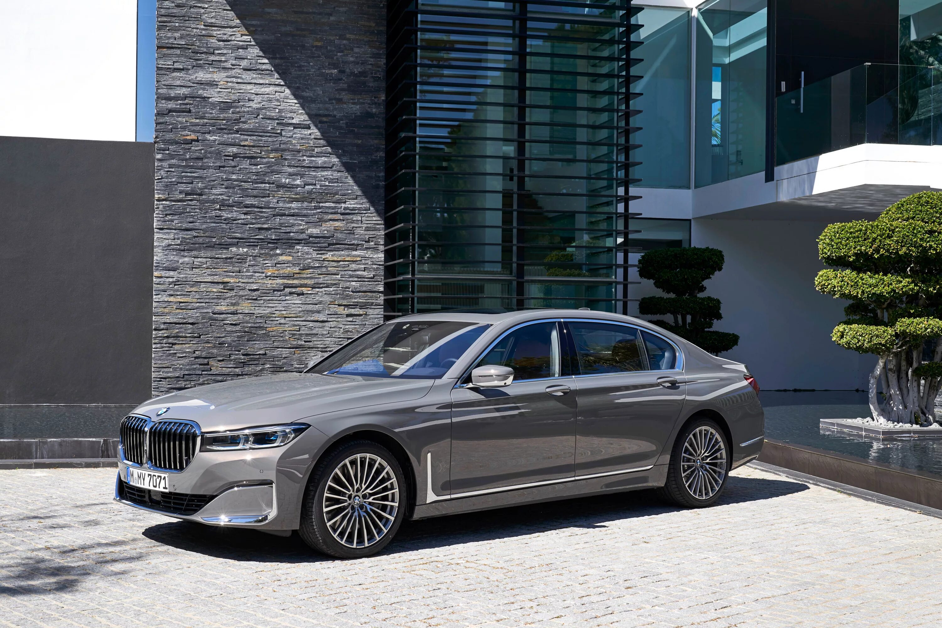 М 21 7. BMW 750li XDRIVE. BMW 750li g12. БМВ 750 li. БМВ 750 li XDRIVE.