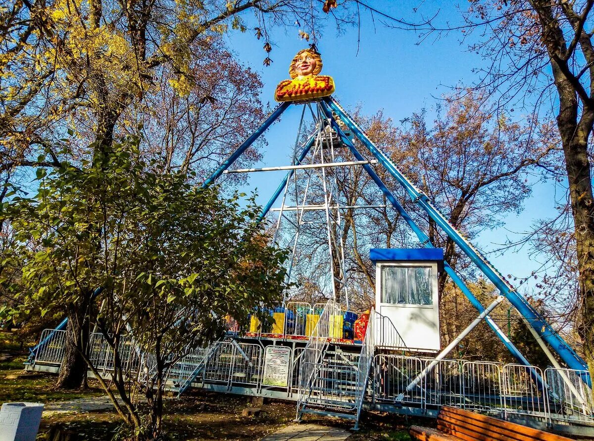 Приморский парк Таганрог аттракционы. Парк имени Горького Таганрог. Таганрогский парк Горького аттракционы. Парк им Горького Таганрог аттракционы. Парк аттракционов приморский